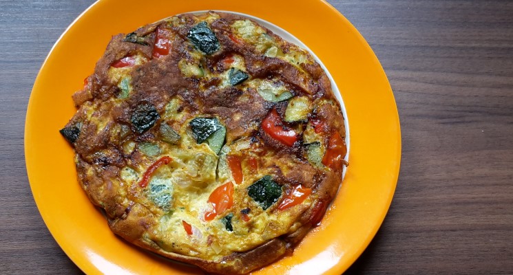 Gemüseomlett mit Paprika und Zucchini